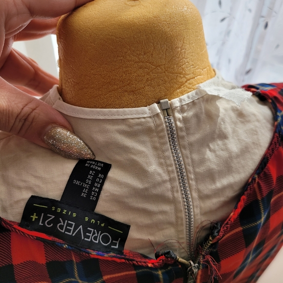 Plaid woman's shirt - Picture 3 of 3